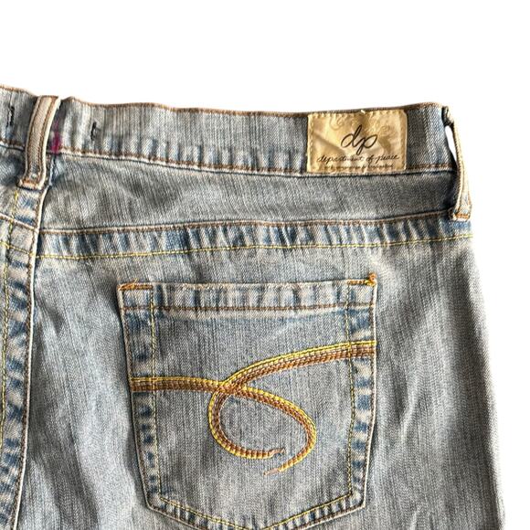 Department of Peace Cropped Embroidered Jeans Women’s 16 Light Wash Boho Floral - Picture 9 of 10